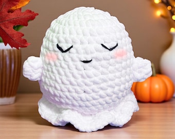 Crochet Ghost Pattern, Halloween Crochet Pattern, Chunky Amigurumi Plushie Tutorial, Small Beginner Crochet Projects, Chenille Plush Yarn
