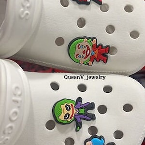 HarleyQuinn♥️ on X: Customized crocs slides DM me to place your order!  Everyone has been ordering black ones someone put in a order for some color  one pls☺️ #crocsjibbitz #crocs #custommade #jibbitz #