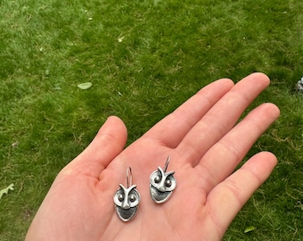 Orecchini pendenti pendenti in argento Sterling a forma di gufo, grandi dettagli e occhi di onice