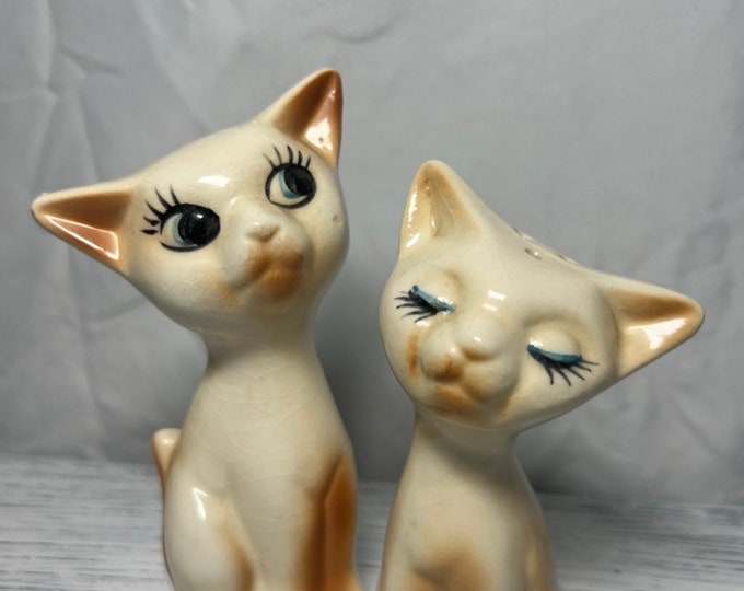 Vintage MCM Cat White Ceramic Salt and Pepper Shakers, Kitschy, Eyelashes Etsy