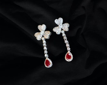 Blair Clover Ruby y Pendientes de Diamantes