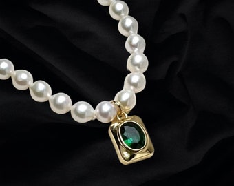 Jade Statement Pearl Necklace