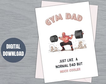 Puede incluir: Una tarjeta blanca con un borde rosa y el texto "GYM DAD" en letras rosas. Una ilustración de dibujos animados de un hombre levantando pesas está en el centro de la tarjeta. El texto "JUST LIKE A NORMAL DAD BUT MUCH COOLER" está debajo de la ilustración.