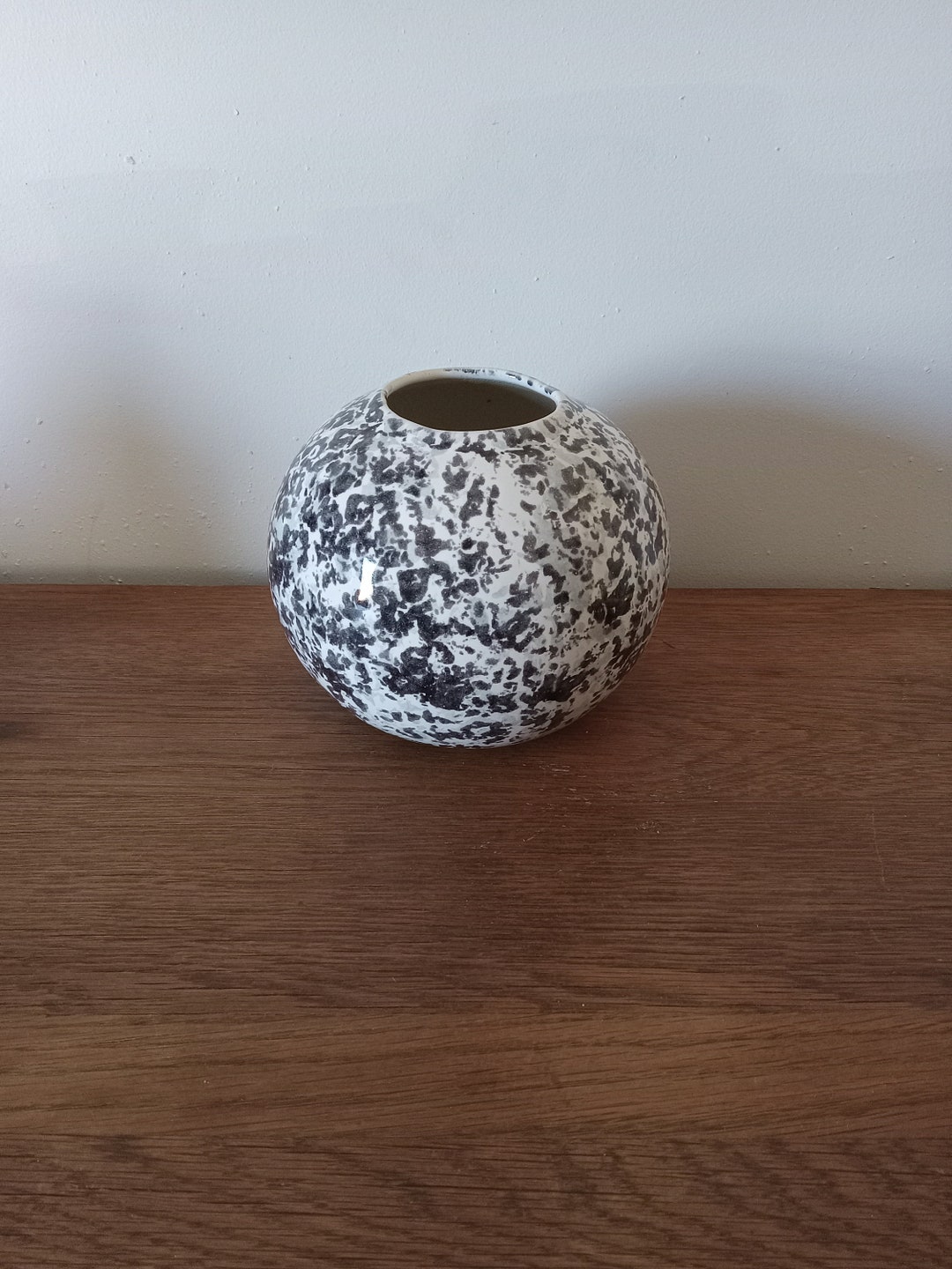 Vintage Harris Pottery Chicago Splatter Black Sponge Mottled Ball Vase