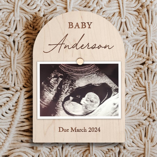 Personalisierte Schwangerschaft Ankündigung Zeichen | Due Date Plakette aus Holz mit Gravur Baby Scan Rahmen | Social Media Fotorequisite | Schwangerschaft Geschenk