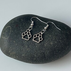 Cute silver Paw print charm earrings, minimalist, paw earrings for women, men, unisex, dangle earrings cat-dog, vet tech gift, animal lover
