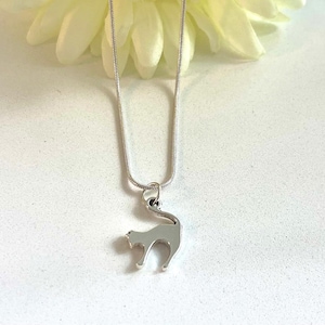 Silver cat charm necklace, Cat lover necklace, Dainty cat necklace, Minimalist cat necklace, Cat outline necklace, Cat lover gift, for her