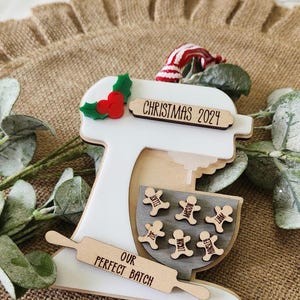 Nuestro Lote Perfecto: Adorno Navideño Personalizado para Mezclar / Recuerdo Navideño Familiar 2025 / Actualizado para 2025