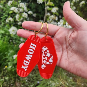 Howdy Motel Keychain | Cow Print Cowgirl Hat Motel Keychain