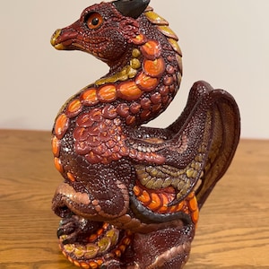 Windstone Editions　ドラゴンのフィギュア　置物 By The Sword - Old Warrior Dragon Sculpture Emerald Peacock