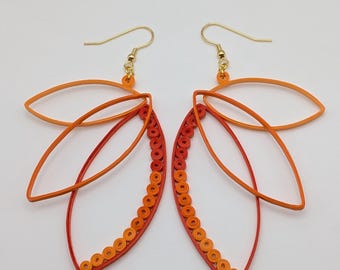 Pendientes de pétalos de filigrana de papel / Joyería botánica en naranja y rojo / Diseño ligero y llamativo