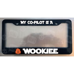 Moldura de placa preta brilhante "Meu copiloto é um wookiee"