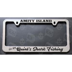 Moldura de placa cromada para pesca de tubarão Quint's Shark Fishing Amity Island