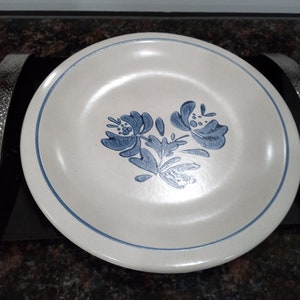 Vintage PFALTZGRAFF Yorktowne Blue Rim Dinner Plate