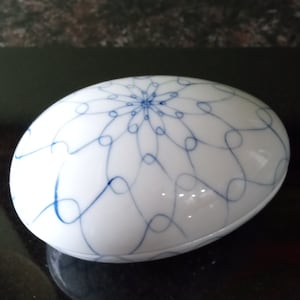 Vintage FF FRITZ And FLOYD Two Piece Porcelain Trinket Egg Box