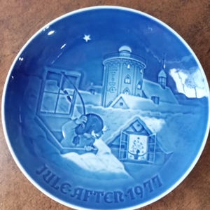 Vintage Bing & Grondahl Christmas in GREENLAND 1977 Royal Copenhagen &quot;  Copenhagen Christmas&quot;