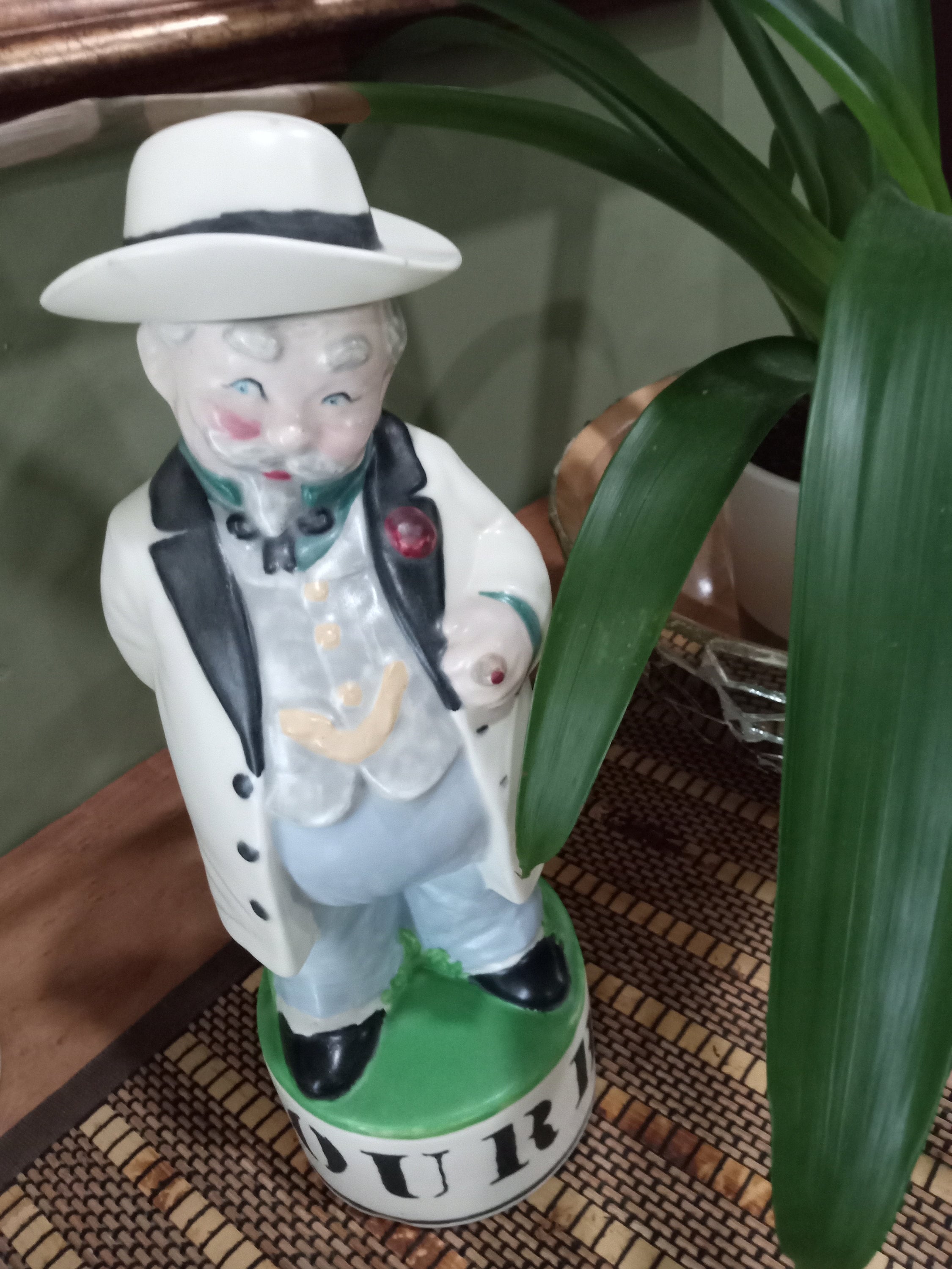 Southern Gentleman Decanter - Etsy display picture 1