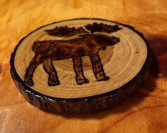 Posavasos rústicos de madera con diseño de alces quemados en madera
