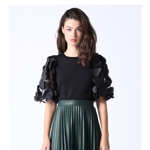 Gracia Classy and Fashionable Top