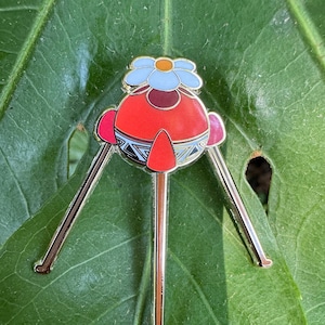 Onion Ship (Red) Enamel Pin | Pikmin | 2 in