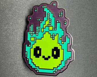 Pin esmaltado Pixel Flame de inspiración retro – Brilla en la oscuridad - Logotipo de Cryptid Pixels