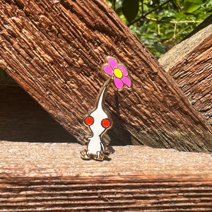 White Pikmin Enamel Pin | 1.25 in