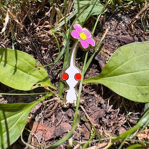 White Pikmin Enamel Pin - 1.25"