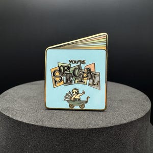 Pin's émaillé Special Stat Book 1,5" (Dernière édition)
