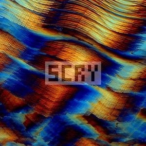 Puede incluir: Arte digital abstracto con un patr&oacute;n texturizado en forma de onda en tonos azules, naranjas y marrones. La palabra "SLAY" se muestra en blanco, con una fuente pixelada. La obra de arte tiene una est&eacute;tica moderna y art&iacute;stica.
