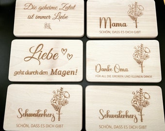 Holzbrettchen personalisiert, Geschenk für Mama Papa Geschenkidee Frühstücksbrettchen, Brett aus Massivholz, personalisierbar, Brotzeitbrett