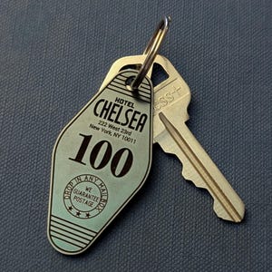 Hotel Chelsea Keychain – Room 100 Retro Motel Key Fob – NYC Punk History Gift – Stainless Steel Tag – Artist Hotel Key
