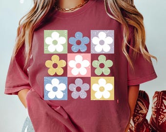 Comfort Colors® Retro Checkered Flowers Shirt, Summer Shirts for Women, Boho Floral T-Shirt, Floral Beach Tshirt, Trendy Oversized tee gift