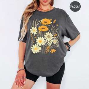 Comfort Colors® Floral Cottagecore Shirt, Spring Flowers Shirt, Botanical Shirt, Wild Flowers T-Shirt, Boho Wildflowers Cottagecore Shirt Bild 9