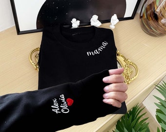 Personalisiertes Mama Sweatshirt mit Kindernamen auf dem Ärmel, Muttertagsgeschenk, Geburtstagsgeschenk für Mama, neue Mutter Geschenk, Sweatshirt mit minimalistischem Ausschnitt