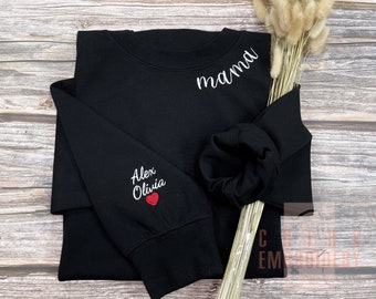 Sweat-shirt brodé maman, chemise maman personnalisée avec noms d'enfants, coeur sur la manche, cadeau de grossesse pour une nouvelle maman, cadeau de fête des mères