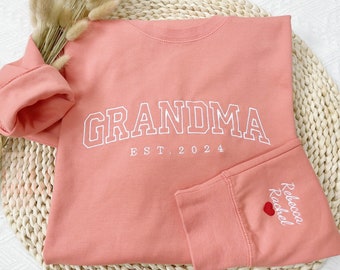 Op maat geborduurd oma sweatshirt met kleinkinderennamen op mouw, gepersonaliseerd minimalistisch cadeau oma sweatshirt, Moederdagcadeau