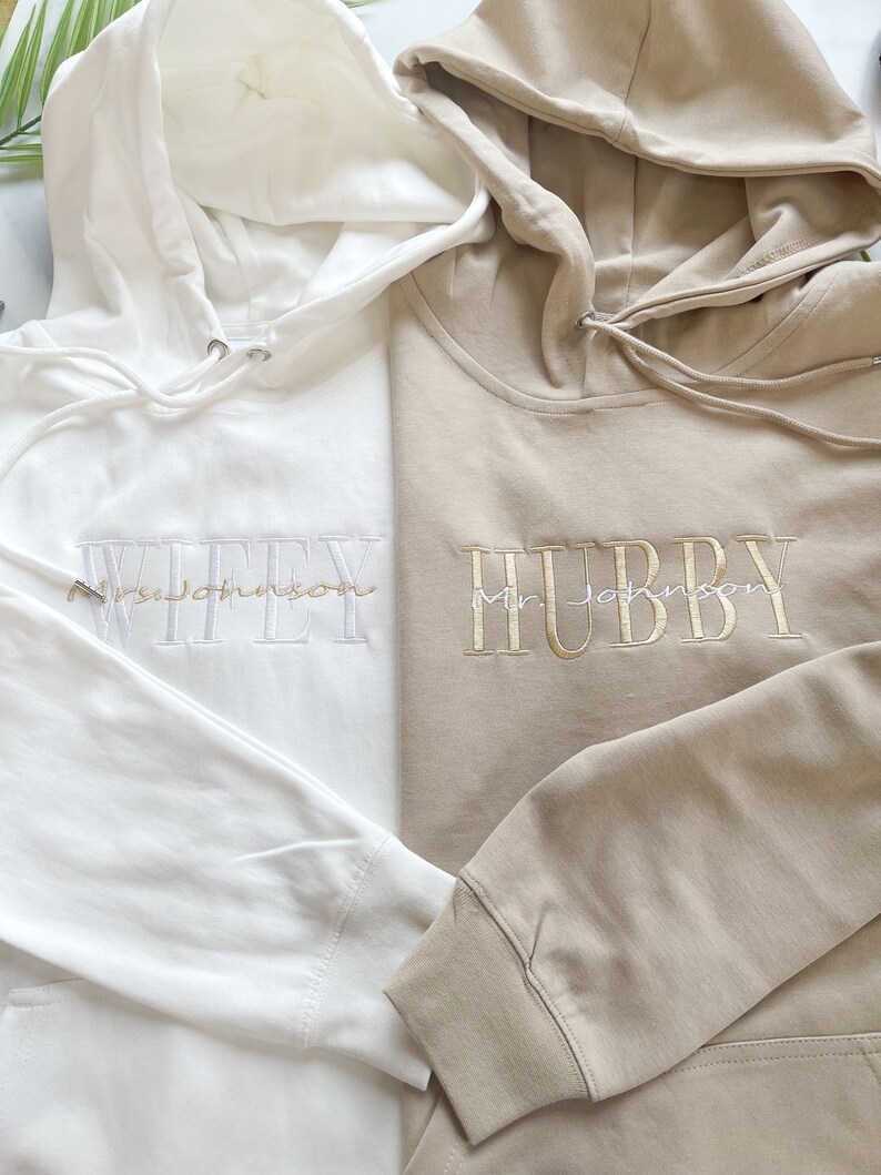 Custom Embroidered Anniversary Sweatshirt Hoodie, Embroidery Wifey Hubby Couple Hoodie, Beige Khaki Sweatshirt, Custom last name Sweatshirt zdjęcie 2