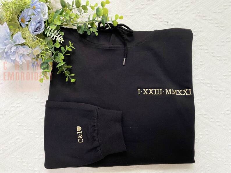 Custom Embroidered Roman Numeral Hoodie, Couple Shirt Initial On Sleeve, Anniversary Year, Personalized Date Hoodie,Anniversary Gifts zdjęcie 3