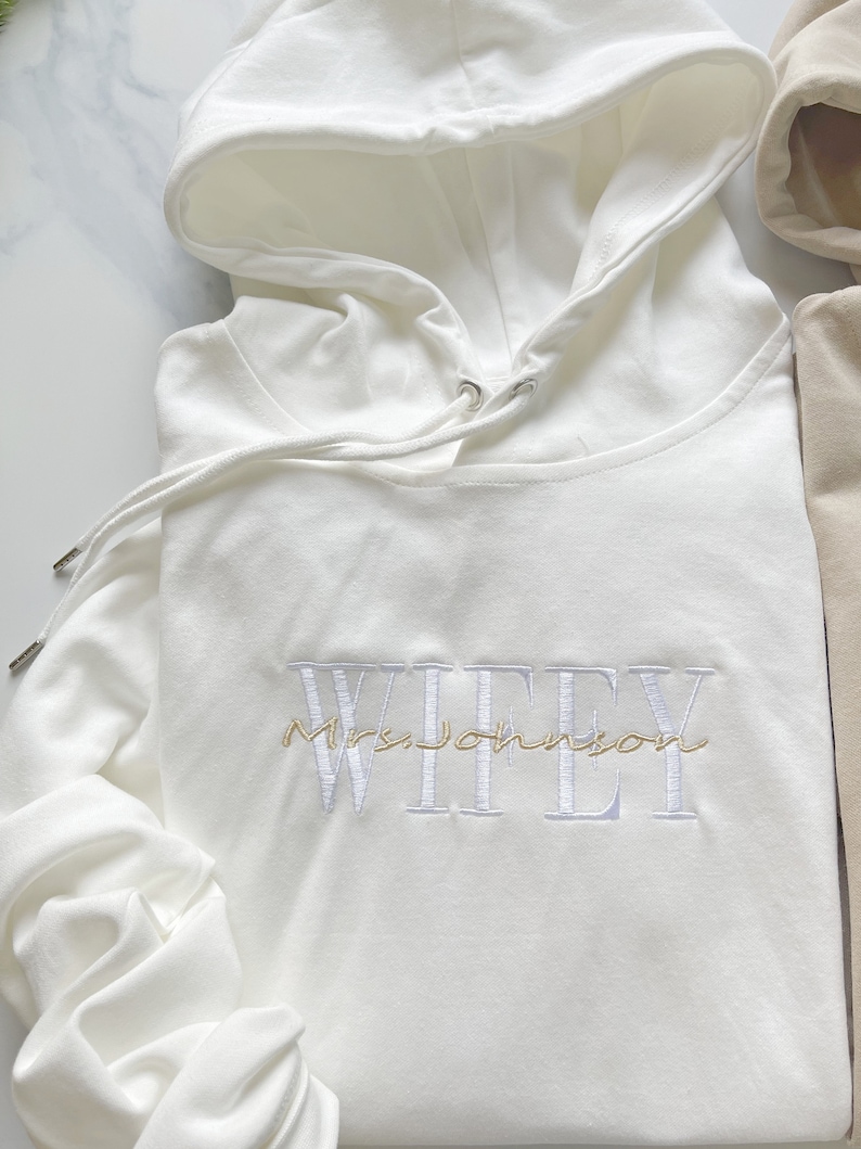 Custom Embroidered Anniversary Sweatshirt Hoodie, Embroidery Wifey Hubby Couple Hoodie, Beige Khaki Sweatshirt, Custom last name Sweatshirt zdjęcie 7