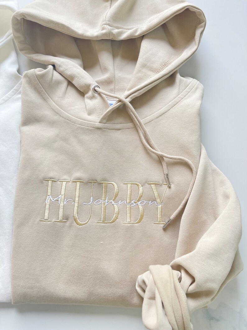 Custom Embroidered Anniversary Sweatshirt Hoodie, Embroidery Wifey Hubby Couple Hoodie, Beige Khaki Sweatshirt, Custom last name Sweatshirt zdjęcie 8