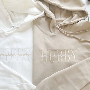 Custom Embroidered Anniversary Sweatshirt Hoodie, Embroidery Wifey Hubby Couple Hoodie, Beige Khaki Sweatshirt, Custom last name Sweatshirt zdjęcie 9