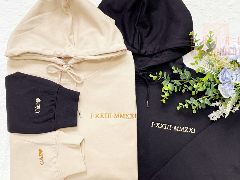 Custom Embroidered Roman Numeral Hoodie, Couple Shirt Initial On Sleeve, Anniversary Year, Personalized Date Hoodie,Anniversary Gifts zdjęcie 1