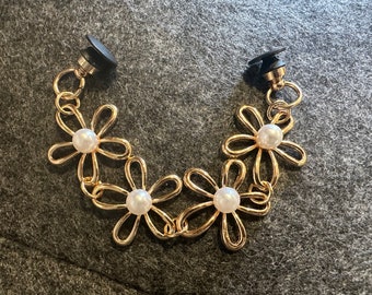 Flower Pearl Gold Chain Shoe Charms: DIY Shoe Decoration