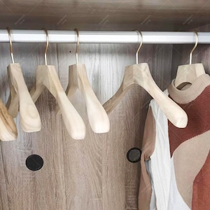 Camphor Wood Coat Hangers: Smooth Hangers With Swivel Hook for Jackets