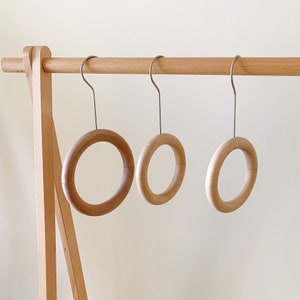 Beech Wooden Ring Hanger with Magnetic Closure, Multi-functional Hanger, Three Sizes, Creative Clothing Store for Hanging Scarves and Bags