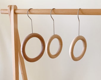 Beech Wooden Ring Hanger with Magnetic Closure, Multi-functional Hanger, Three Sizes, Creative Clothing Store for Hanging Scarves and Bags