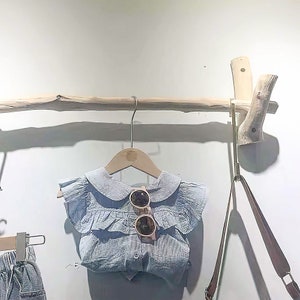 Perchero de madera maciza Natural, perchero flotante para ropa, riel para colgar montado en la pared, perchero de rama para tienda de ropa imagen 6