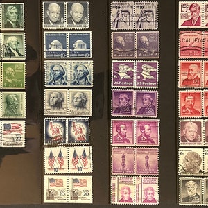 Colección de pares de bobinas y bloques de franqueo estadounidense que representa movimientos históricos, líderes, eventos y puntos de referencia.