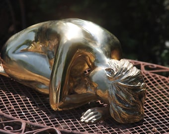 large size kneeling woman, completely polished bronze, 40 cm long - Bronze