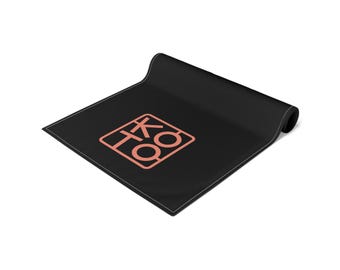 Chemin de table Koto | Noir minimaliste avec logo corail | Décoration de salle à manger moderne, japonaise et scandinave | Léger et résistant